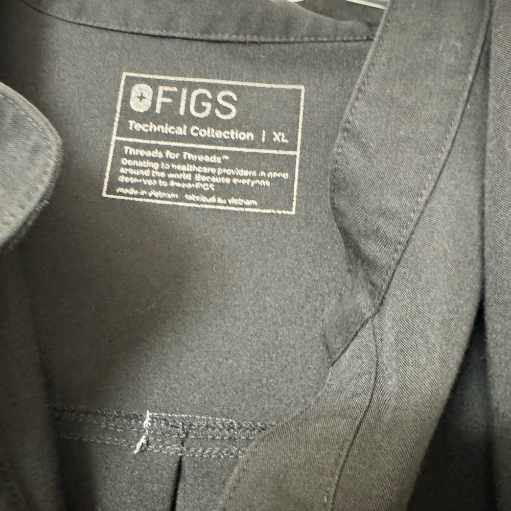 FIGS Technical Collection Black Scrub Set | Top XL + Jogger Pants XL - Picture 3 of 4